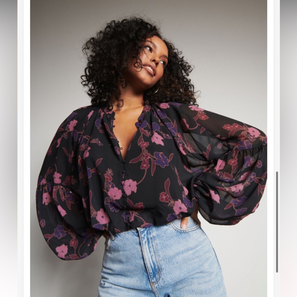 Dynamite Leni Floral Cropped Blouse small